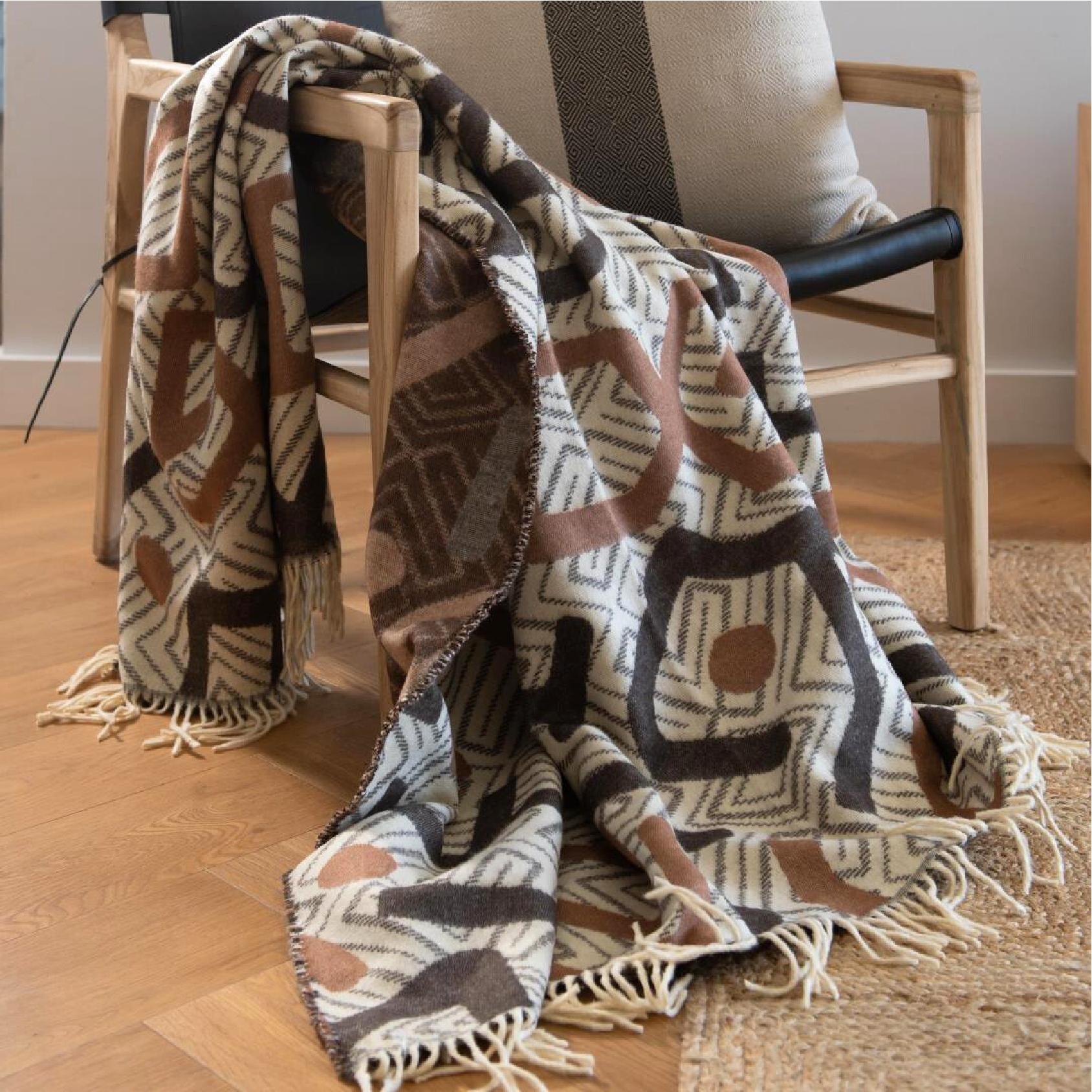 Kuba modern cocoa and nutmeg throw