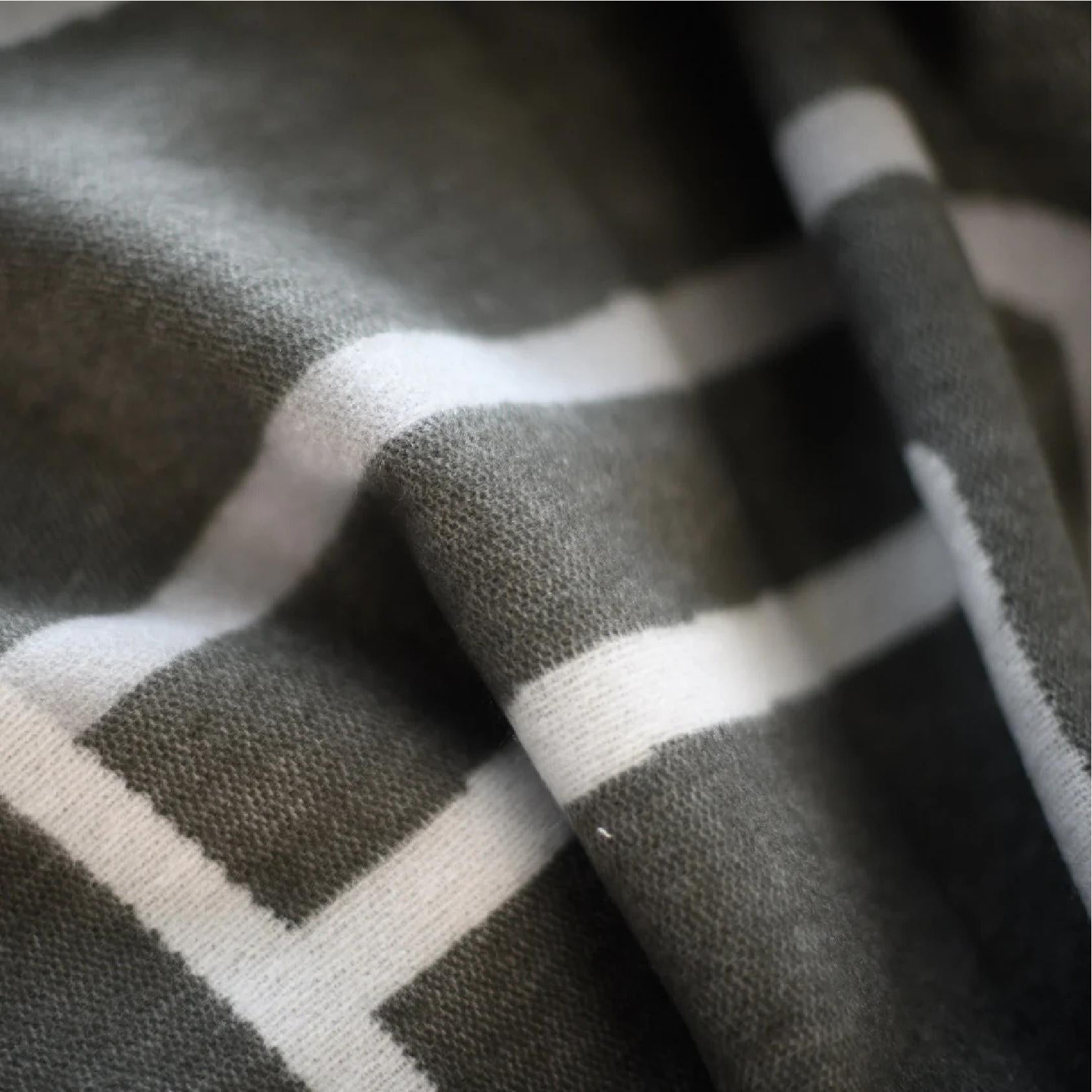 Thula thula steel/wild dove line throw