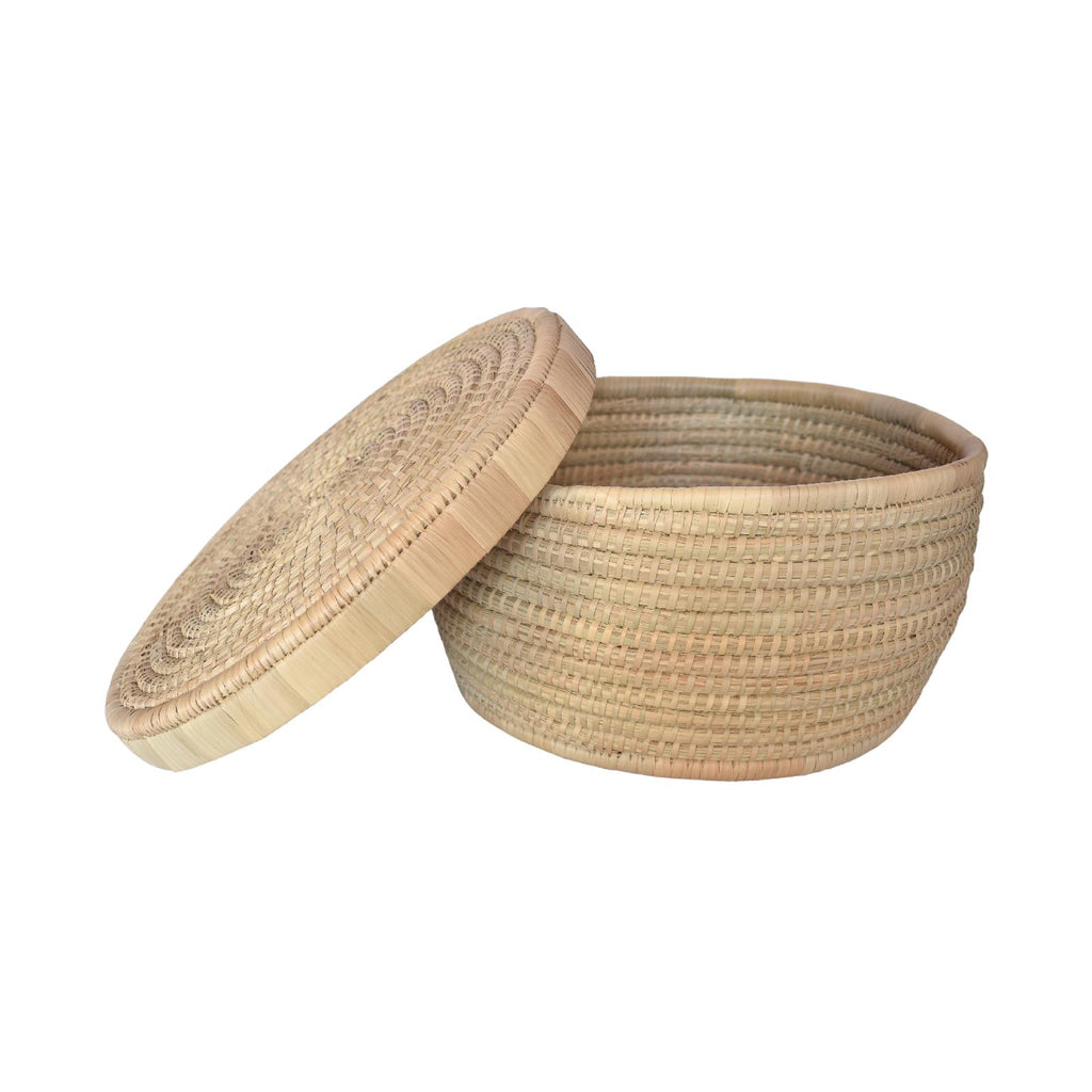 Flat woven basket with lid