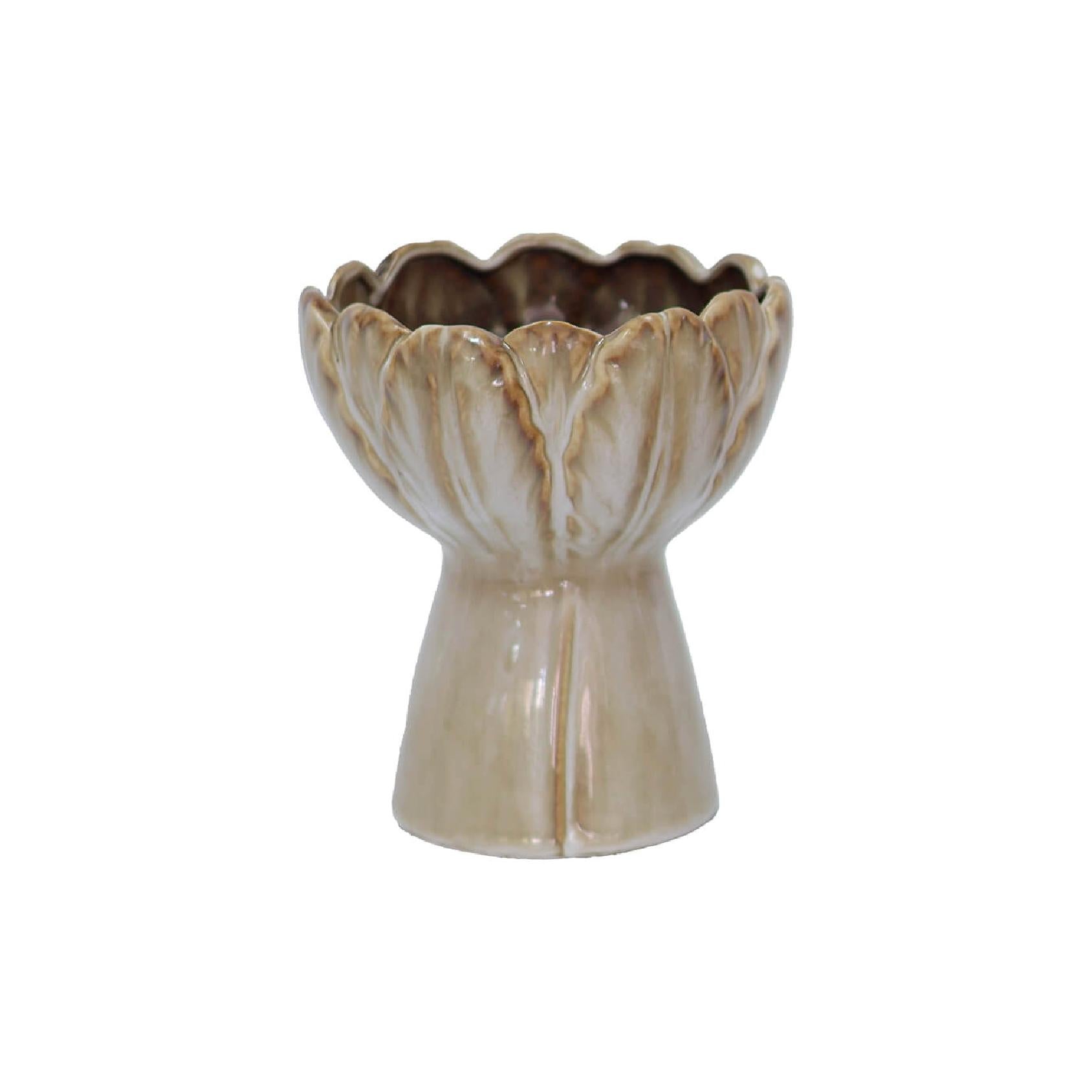 Ceramic vase with scalloped edge